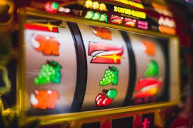 Live Casino dealer Baccarat ဆက်သွယ်ကစားနေသောမြင်ကွင်း